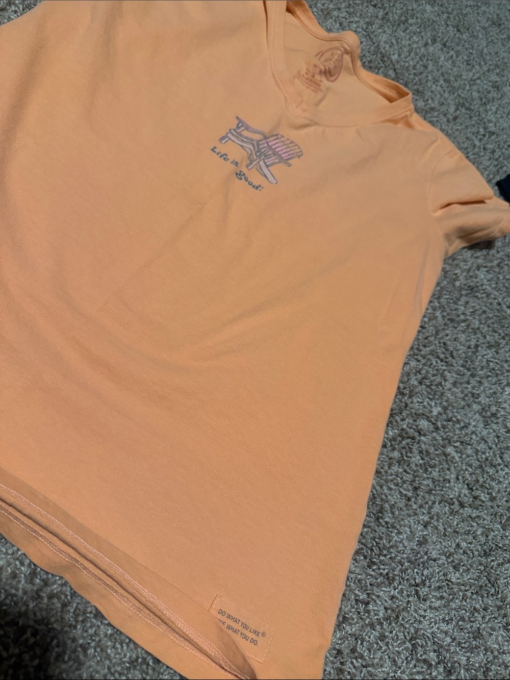 Life is Good orange Adirondack chair v-neck tee (M) - EUC!